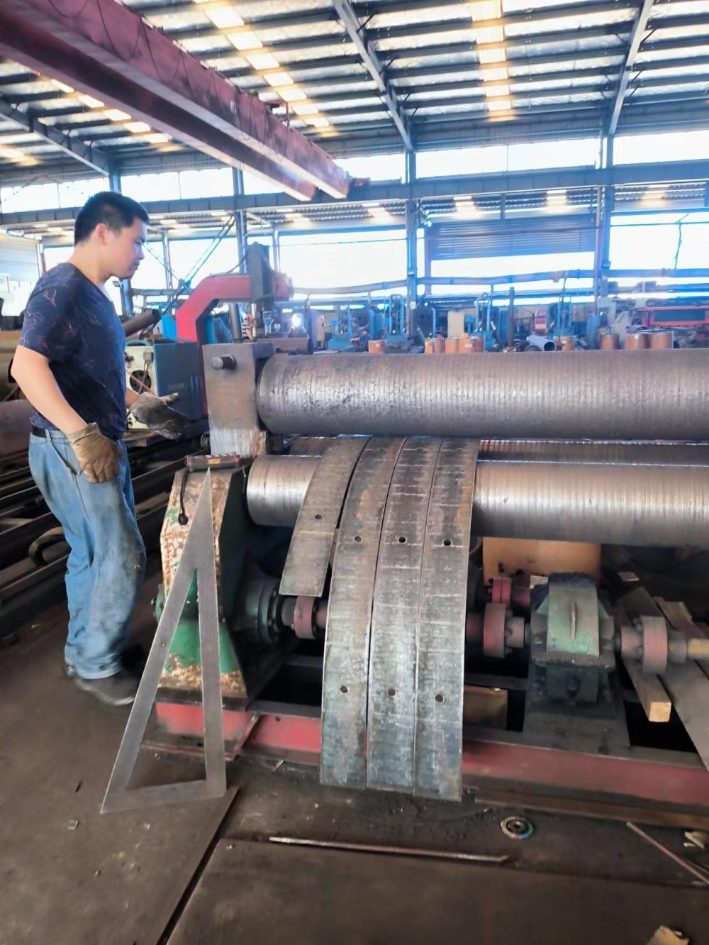 青海合金耐磨板折弯加工和操作流程