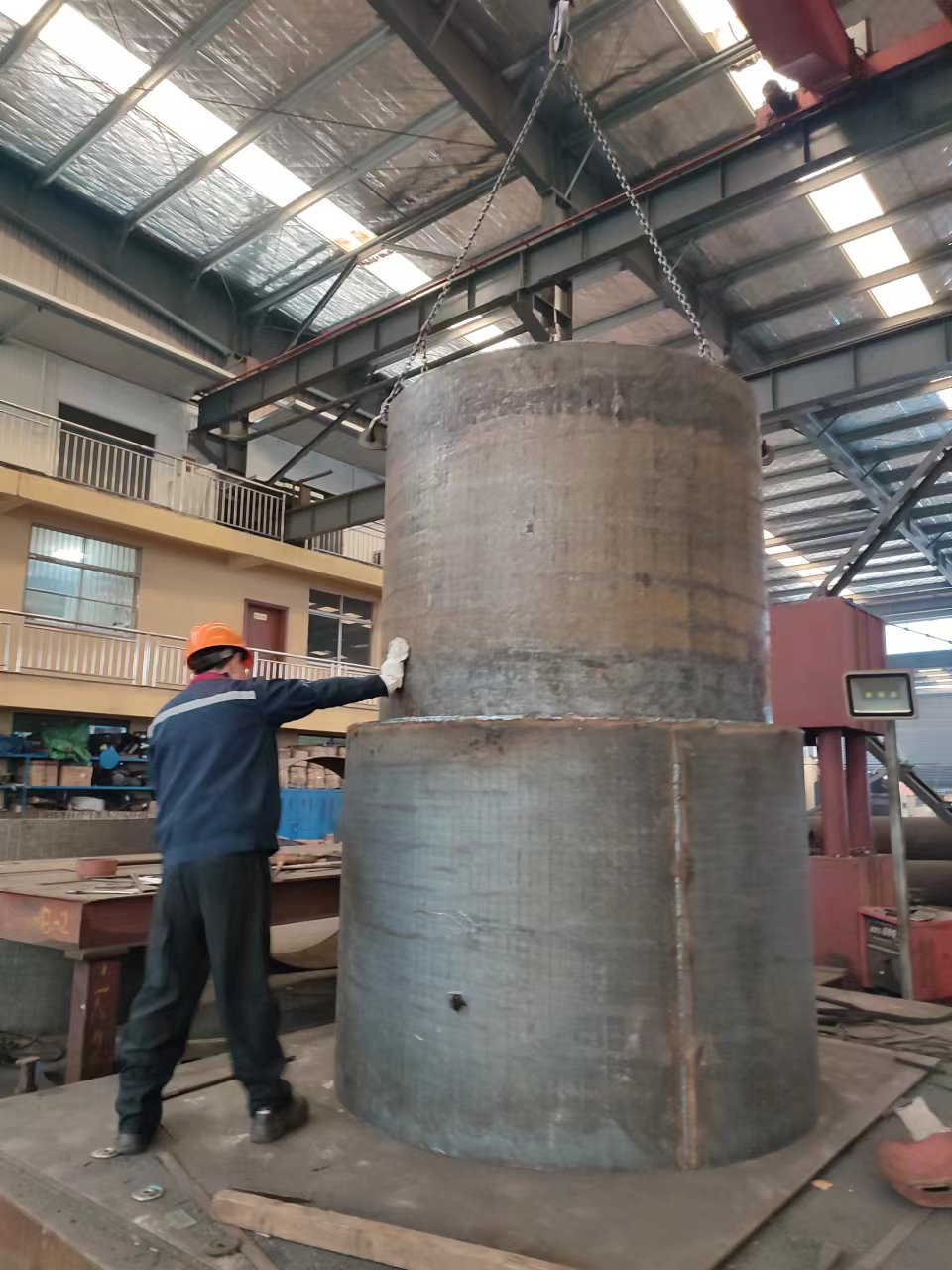 青海碳化铬耐磨料仓 碎玻璃料仓 堆焊耐磨钢板